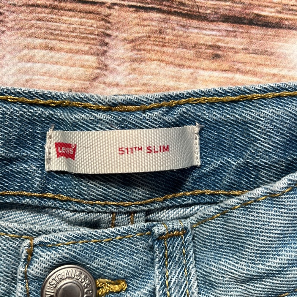 👶🏽 Levi's Boy's 511 Adjustable Waistband Slim Fit Distressed Denim Shorts - Picture 4 of 4